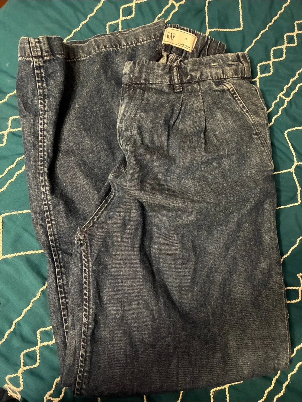 GAP women’s Washed Blue Relaxed Pleated Jeans